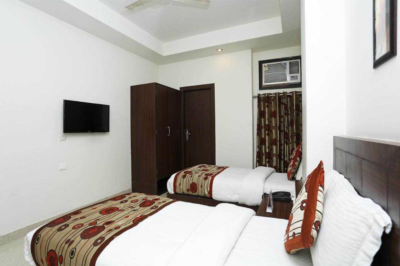 Capital O 3600 Hotel Royal Windsor Kāthgodām Esterno foto